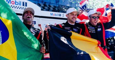 Felipe Nasr no pódio das 24h de Daytona 2025.