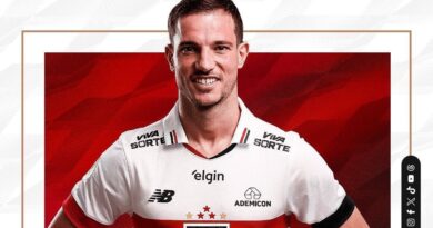 São Paulo FC anuncia contratação de Cédric Soares.