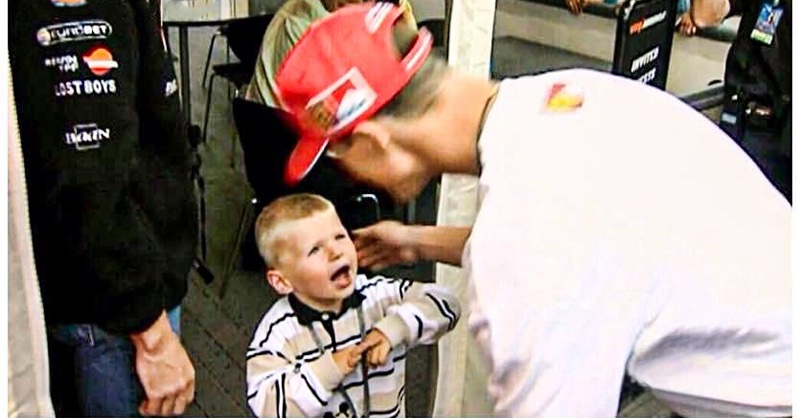 Max Verstappen criança e Michael Schumacher.